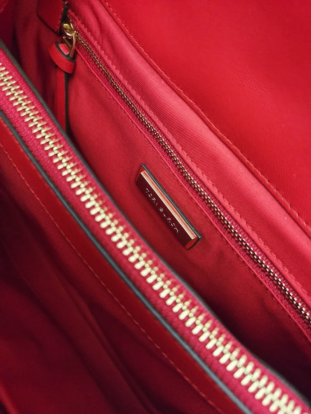 LIKE NEW TORY BURCH FLEMING SOFT CONVERTIBLE SHOULDER BAG - BRILLIANT RED